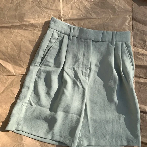 Aritzia Wilfred Limerick Pleated Shorts, Sz 4, Excellent Condition, LNWOT - Picture 4 of 16